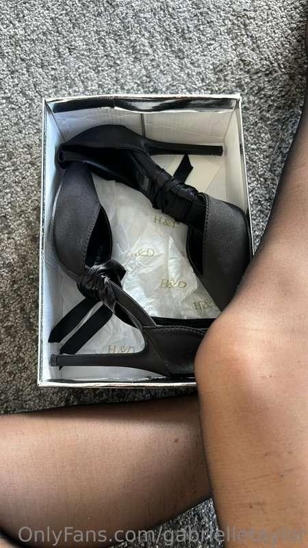 So so so excited to take pics in these. Who loves my new hee..