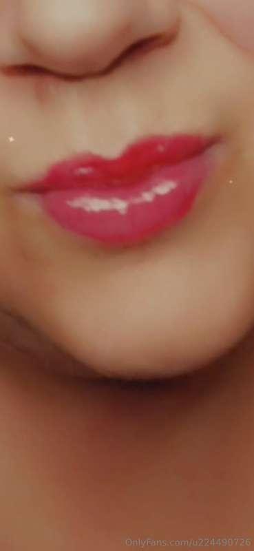 Do u want to kiss 💋 these lips baby? X
