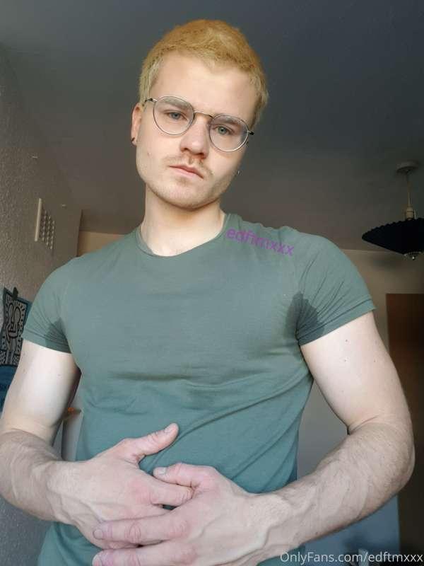 Sweaty boy 🥵 I smell amazing🐷