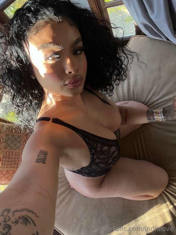 Hi... made you look 👅 