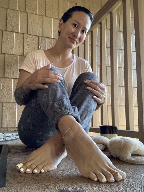 kim_kisses_foot_goddess image #13