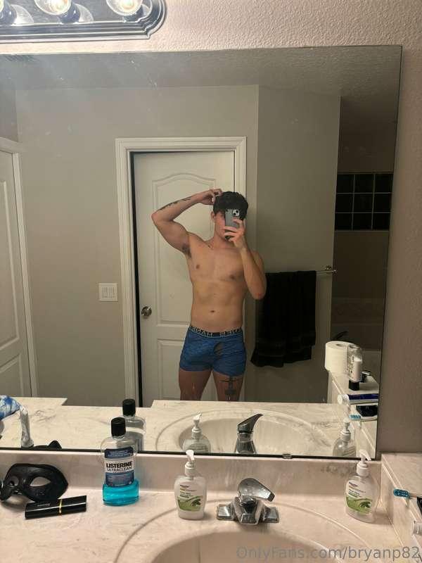 Sub to my vip @bryanp82paid im posting all my nudity here fo..