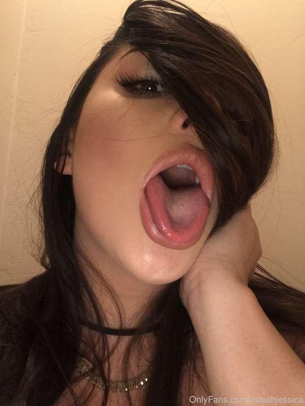 Give me your baby’s daddy 💦🍆👅