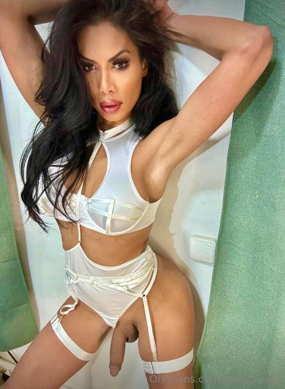 LIVE SHOW TONIGHT @cinthyahaykchaeli hottest trans ever!!! C..