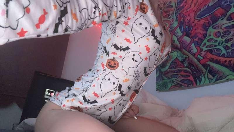 keep that up and i’ll have to come closer 🤭https://onlyfans...