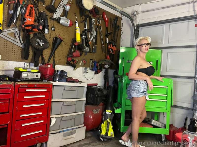 Your sexy mechanic ... 