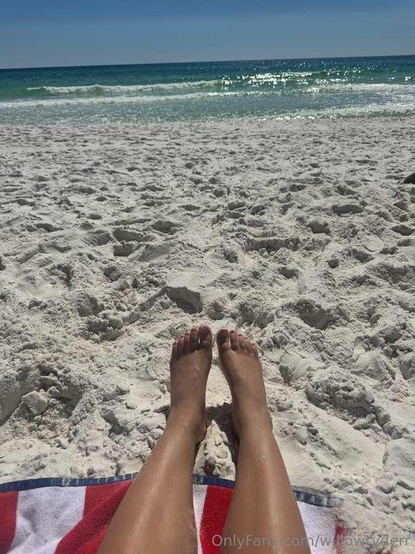 Sometimes ONE beach day is all you need! 🥰