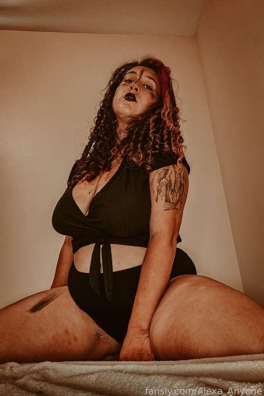 My eyeliner splashed me in the face when I closed it so I decided to go full in! 

I love playing with makeup and costumes, then showing off my luscious body 😏😏

I hope you enjoy this "dark" dom-like look ❤️

#makeup #cosplay #blackmakeup #eyeliner #fail #thickwoman #milf #curvy #plussize #curlyhair #mombod #bignipples #bigboobs #dirtyfeet #soles #toes