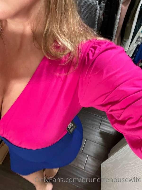 brunettehousewife image #0