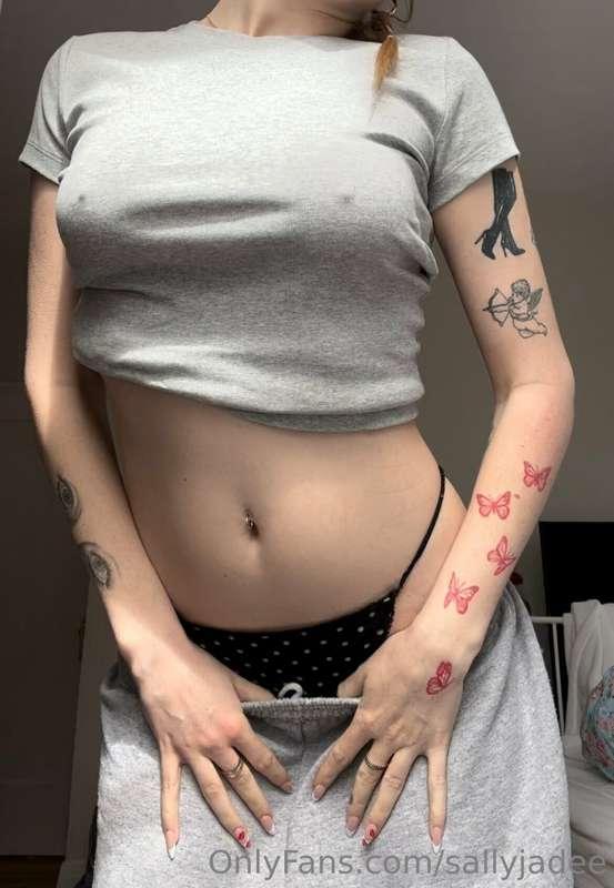 Let’s get undressed in the dms🙈