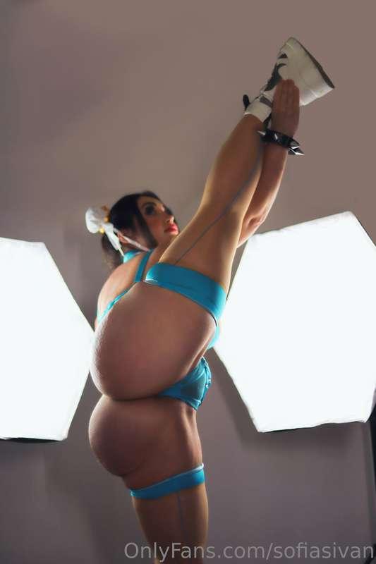 10 image chun li set for you! Which photo is your fave? Comm..