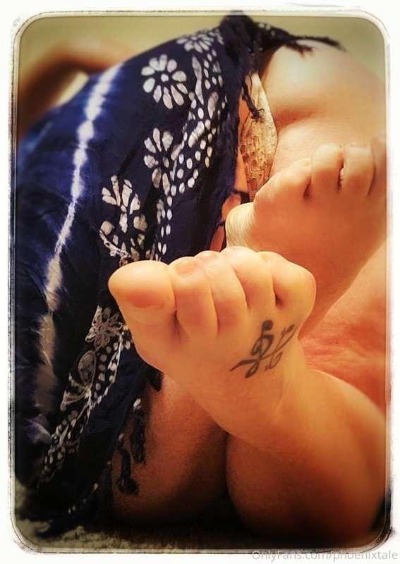 ✨        Peek        ✨         ABOO!        ✨ 
Happy Hump da..