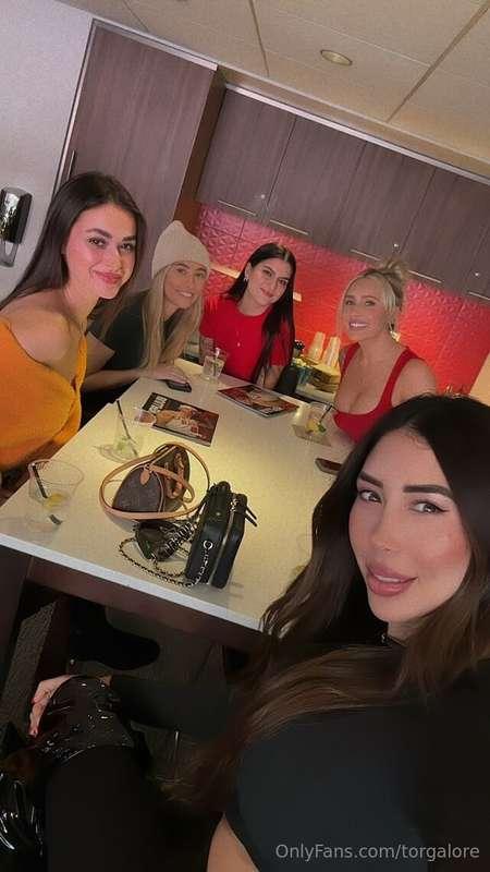 The girlssss 💋
@dakotajane @chemwithwren @nursenatalia