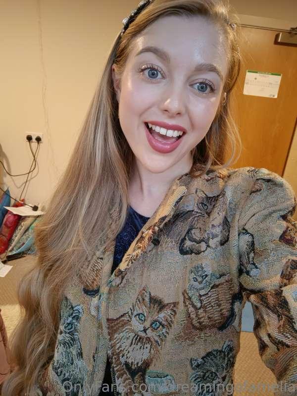 Who likes my ugly cat jacket?! 😻