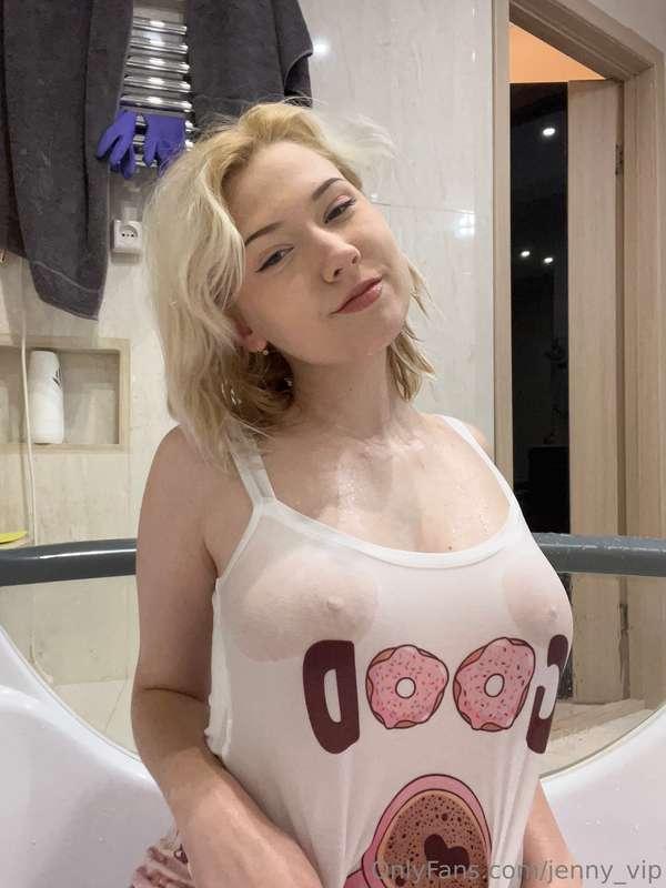 I love donuts, and you?🍩😋