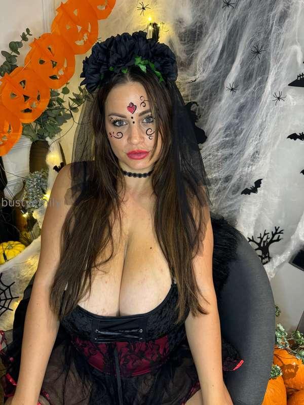 bustyemily image #5
