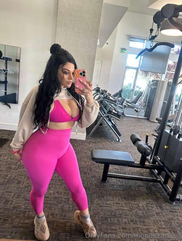Get that workout in and join my vip! 😘 The first 10 people w..