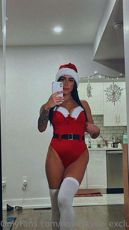 🎄Posting all my sexy Christmas content🎄 tomorrow
 🫣 keep and..