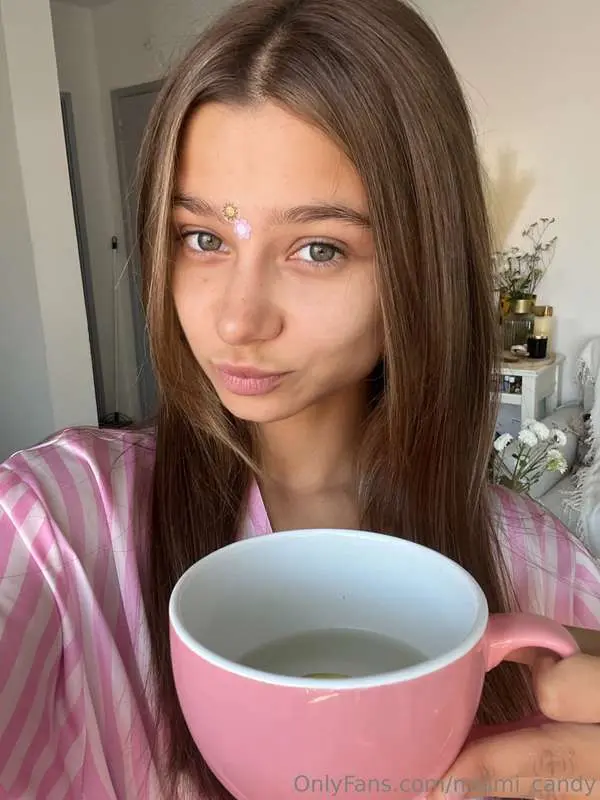 I had cookies and tea so giggled at how happy it made me 🍪🥛