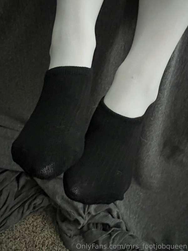 mrs_footjobqueen image #7