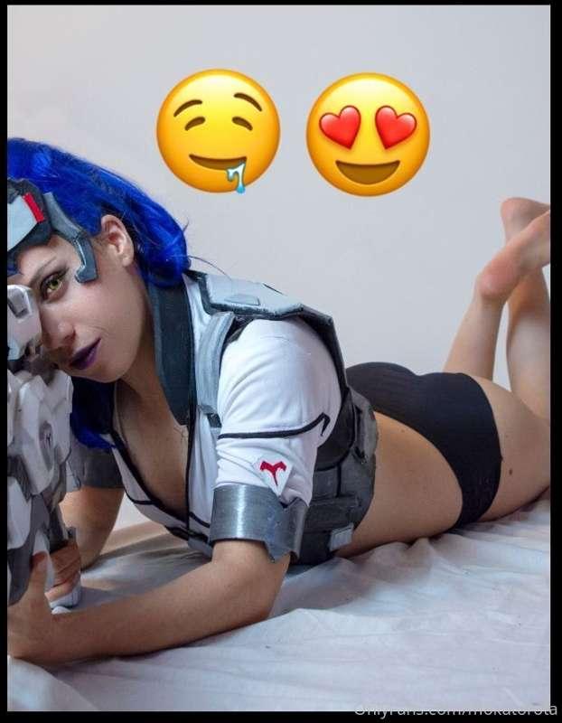 my beloved fans! im sorry not to be active a lot here. im re..