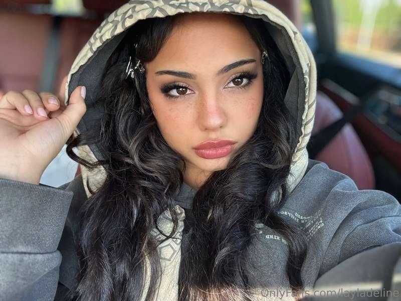 Passenger princess with no panties 💋