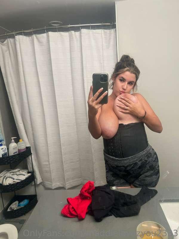 more daily pics like this on my VIP
PAGE 💕 and free oiling m..