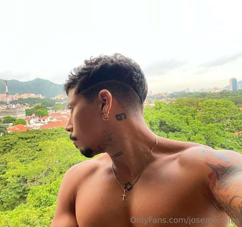 🥵 @josemeireles 
https://onlyfans.com/josemeireles