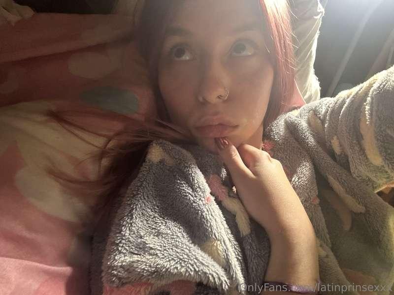 GOOD MORNING JUST WAKE UP. I BELIVE THAT I NEED SOMETHING 🍆 ..