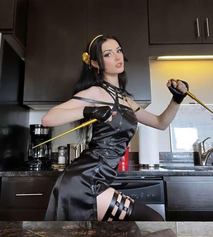 YOR FORGER COSPLAY