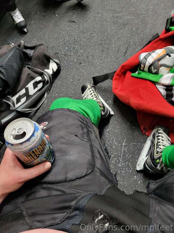 Beer and hockey just go together ❤️ 👌