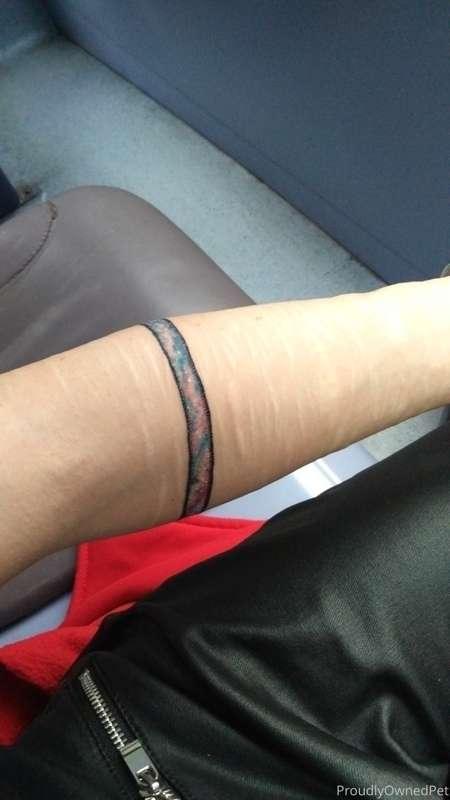 The bands a little clearer...(arrows to show both).

Galaxy ..