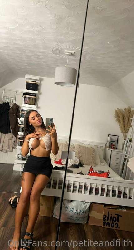Would the skirt stay on or off during sex?🙈😉