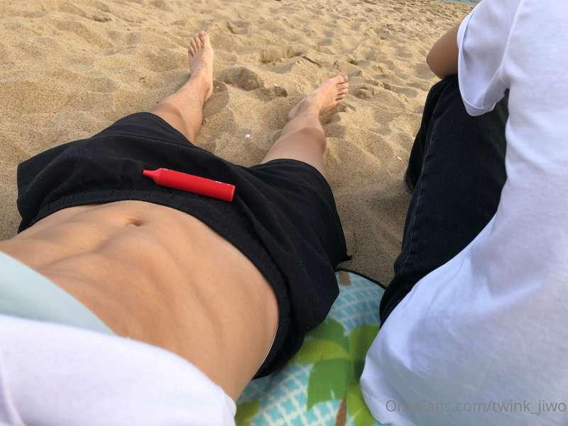 Some vacations finally 😍 Chillin on the beach 🏖 with the gol..