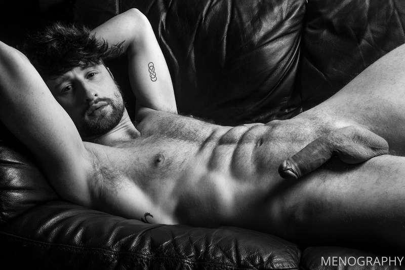 Muscle hunk Drew Dixon