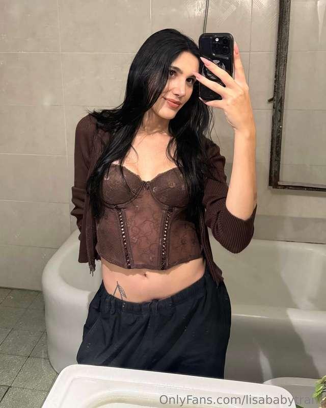 No makeup, just mischief 💋