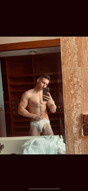 Ready to go to the pool, are you coming? 💦💦🙈