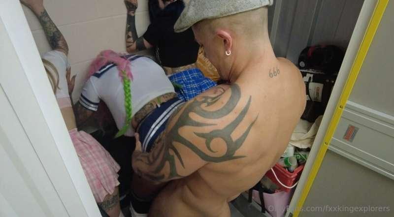 fxxkingexplorers image #1