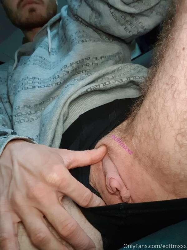 I need someone to suck my clit right now!!!!