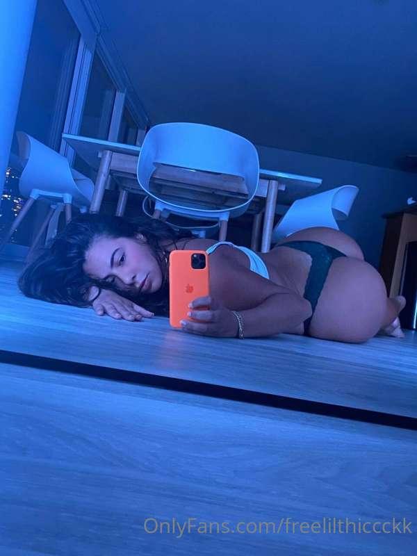 Would you turn down an ass like mine? 🍑👀