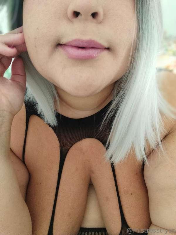I'm just here to taste your hot cock... Want more of me?👅🔥Yo..