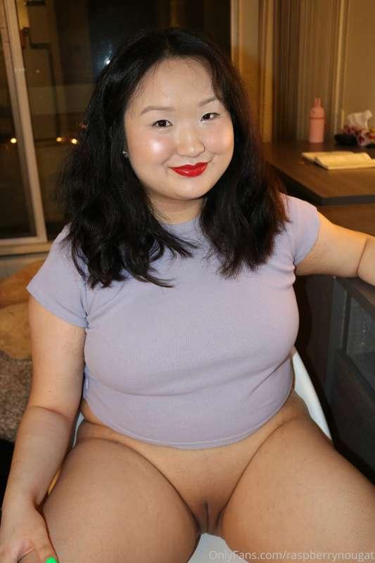 do you find fat camel toes hot? 🙈