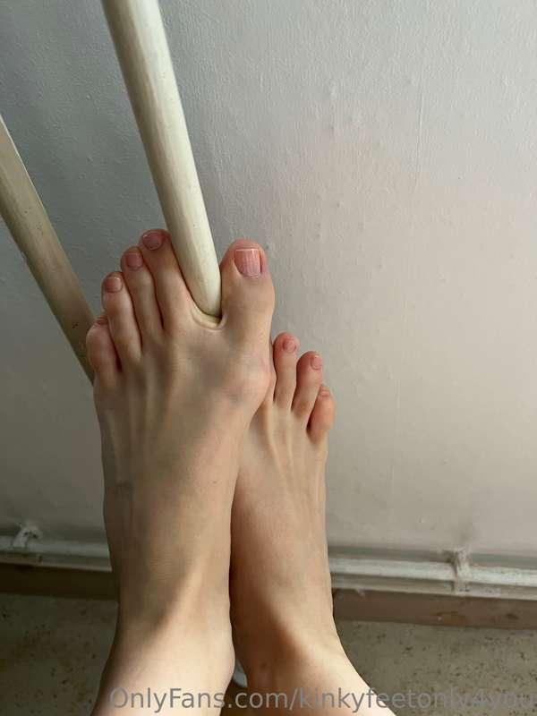 I can wrap my feed around anything you like? Want to see me ..