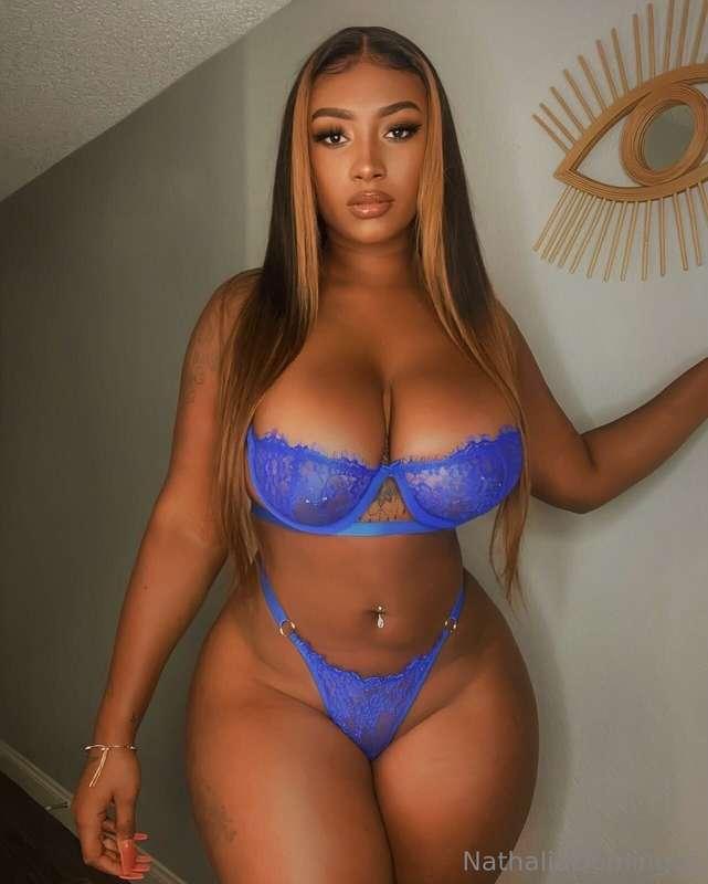 Let’s get naked together ? 🥵💦
