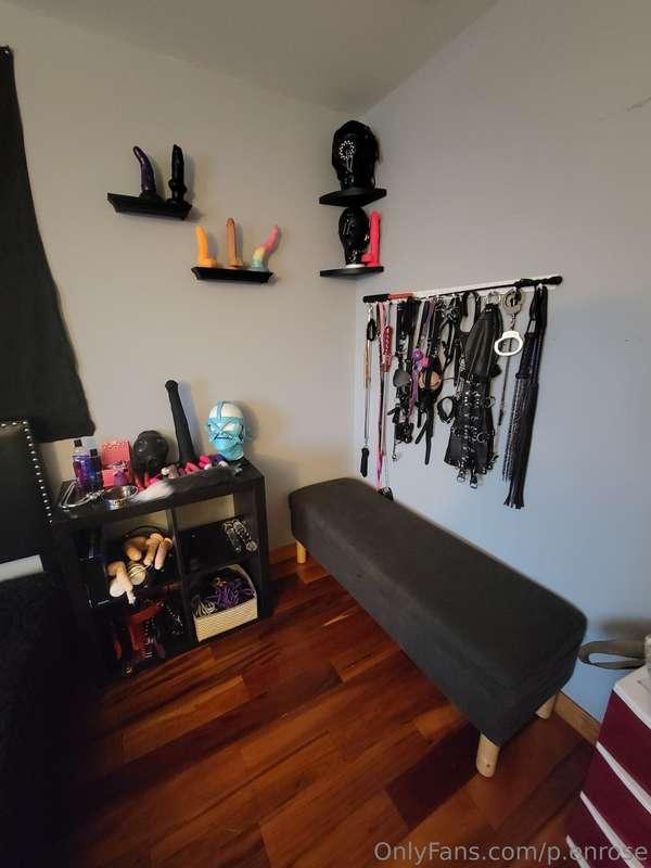 I'm making a BDSM room 🤠
