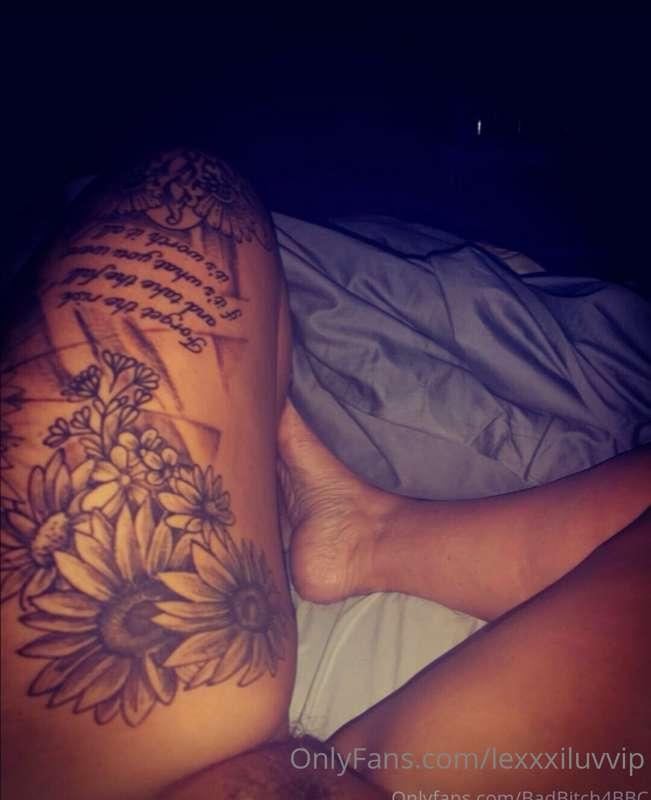 Morning baddies....wanna climb under the sheets with me?😈