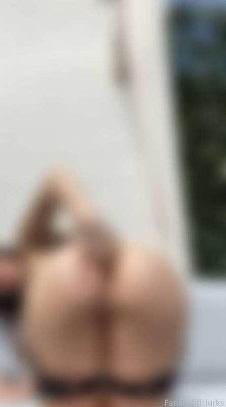 fingering my ass outside hehe