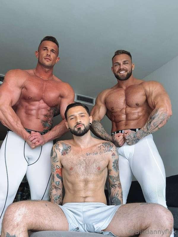 Ready to watch this muscle worship scen get rough 😈   You kn..