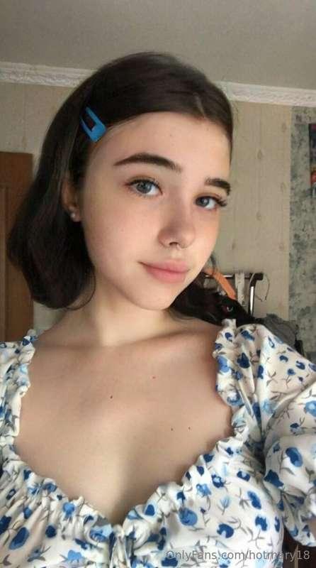 ## ❤️‍🔥She is waiting for you👉😍@valerriana😍
Cute girl @valer..