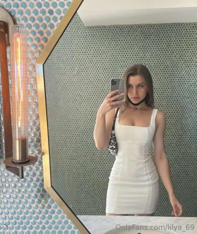 This bitch @sugar_selena_vip look like an innocent cutie, do..